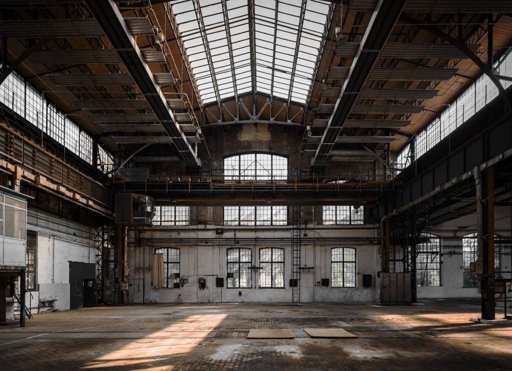 Hall industriel abandonné