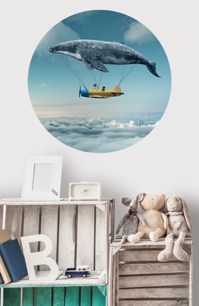 Cercle de papier peint avec une baleine volante 
