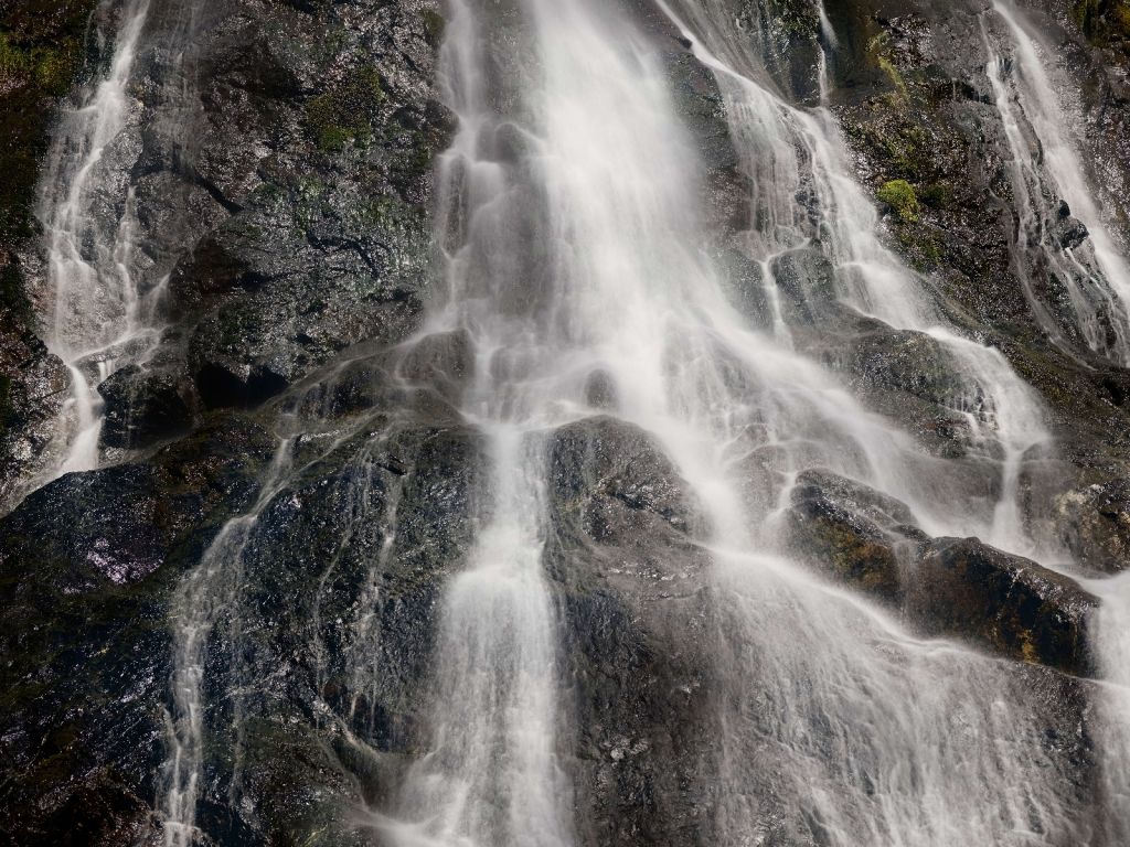 Cascade sur rocher