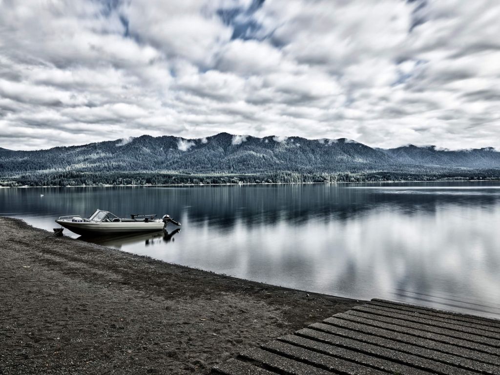 Bateau en lac de montagne