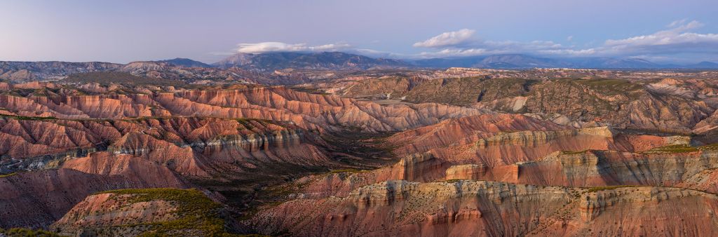 Large paysage de montagne