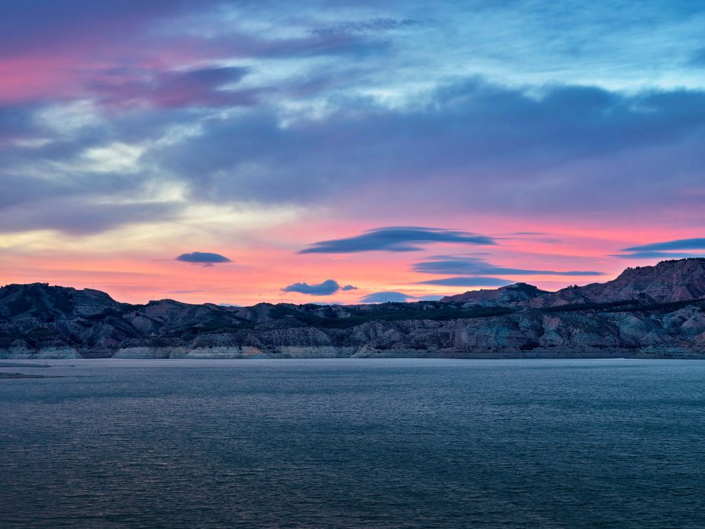 Lac avec coucher de soleil