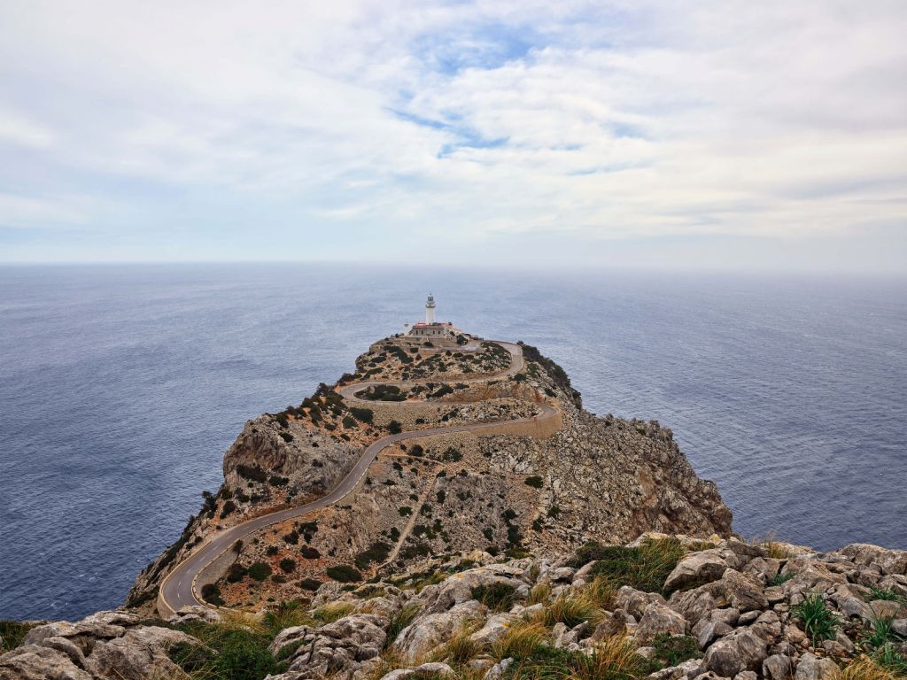 Phare sur un rocher