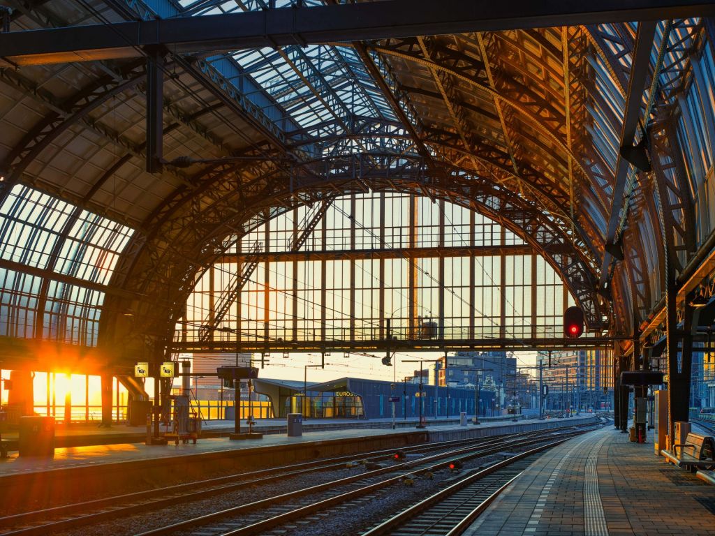 Lever du soleil à la gare