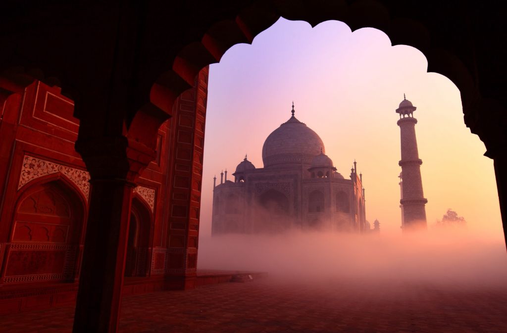 Le Taj Mahal au lever du soleil