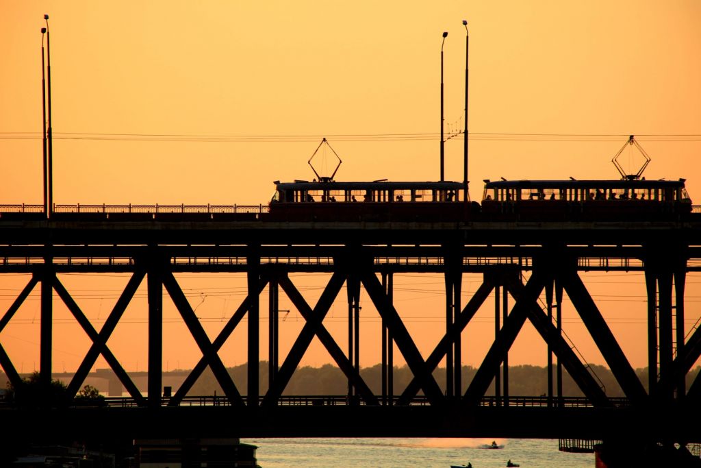 Silhouette d'un tramway