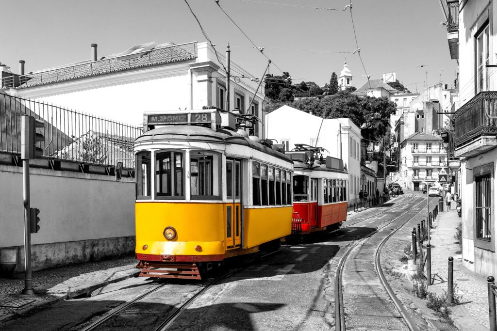 Tram jaune et rouge