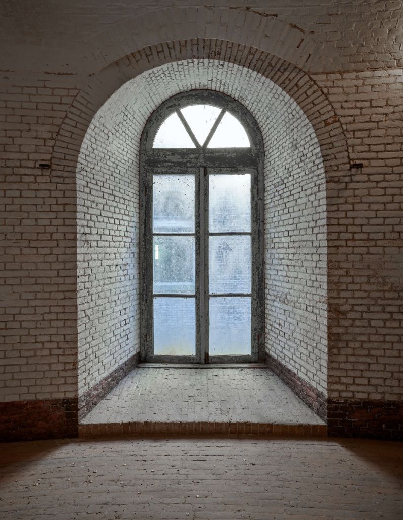 Fenêtre dans une alcôve