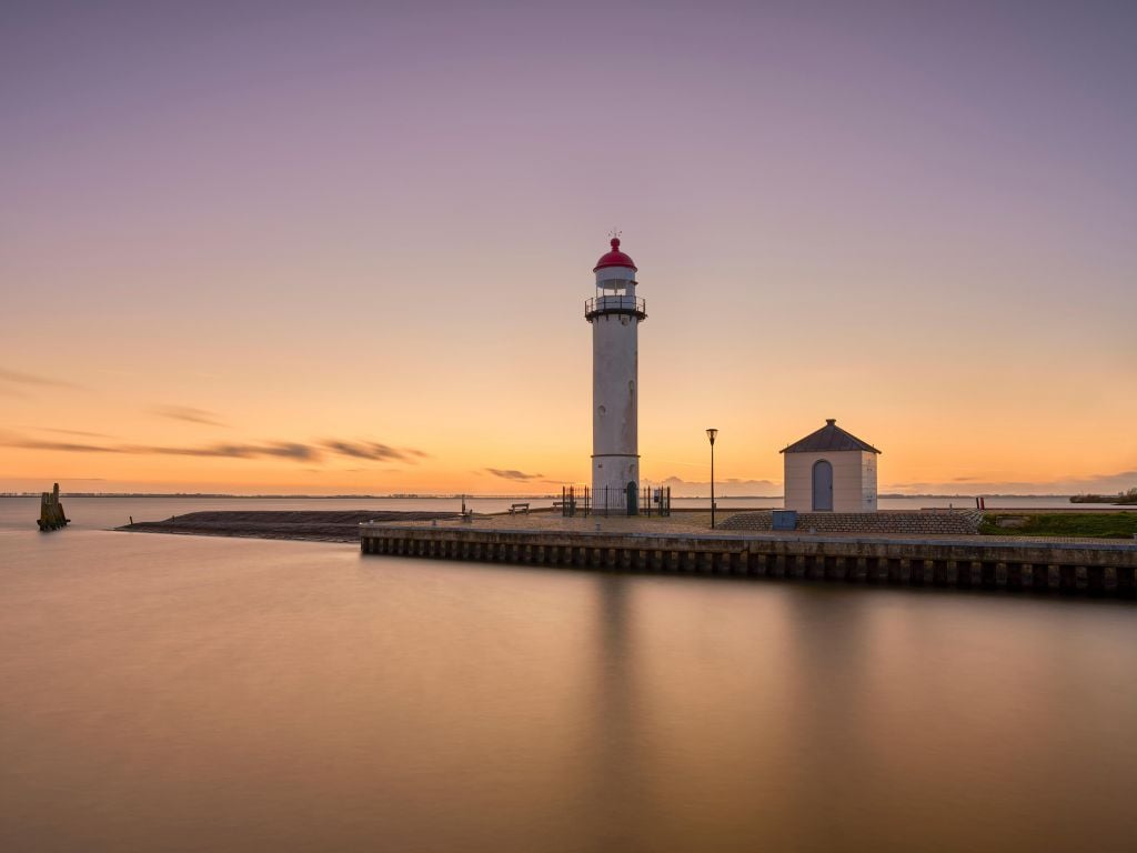 Phare au coucher du soleil