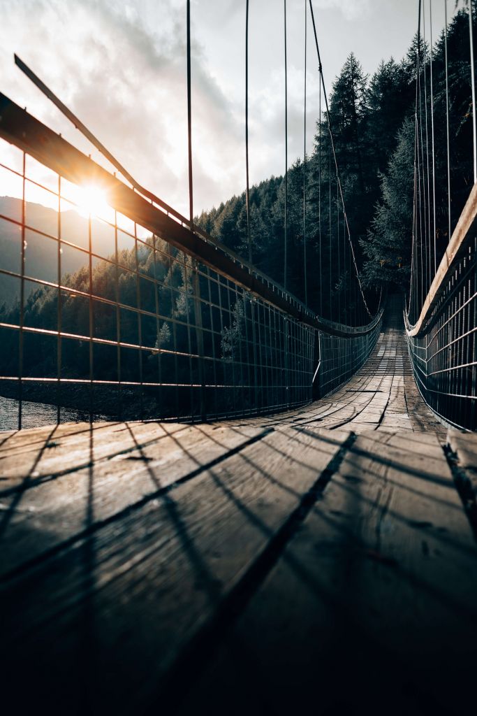 Pont suspendu en acier