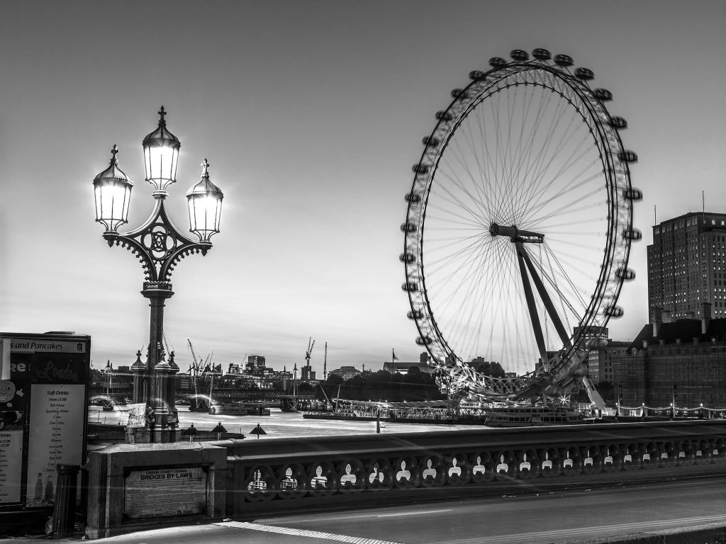 Grande roue en noir et blanc