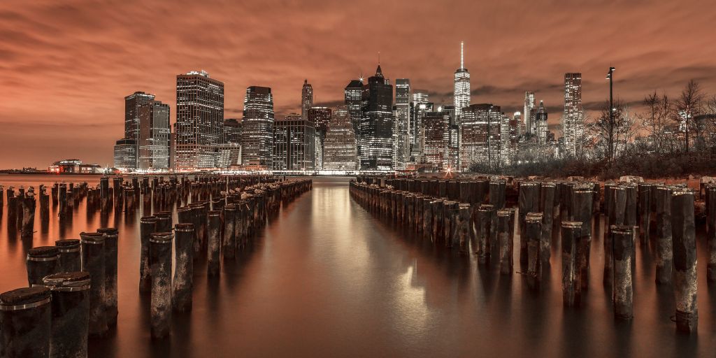 Skyline de Manhattan avec des brise-lames