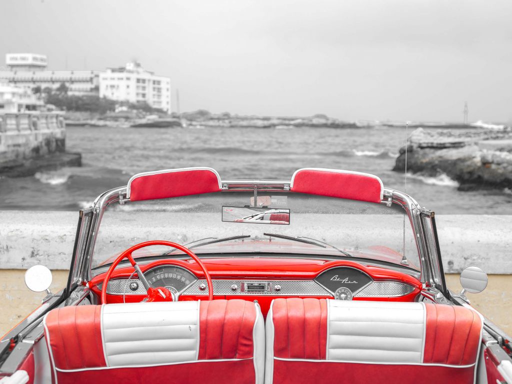 Voiture dans un port
