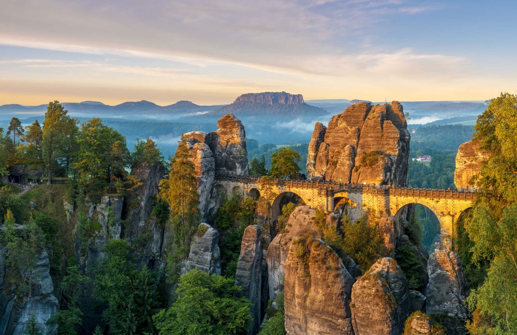 Pont dans les montagnes