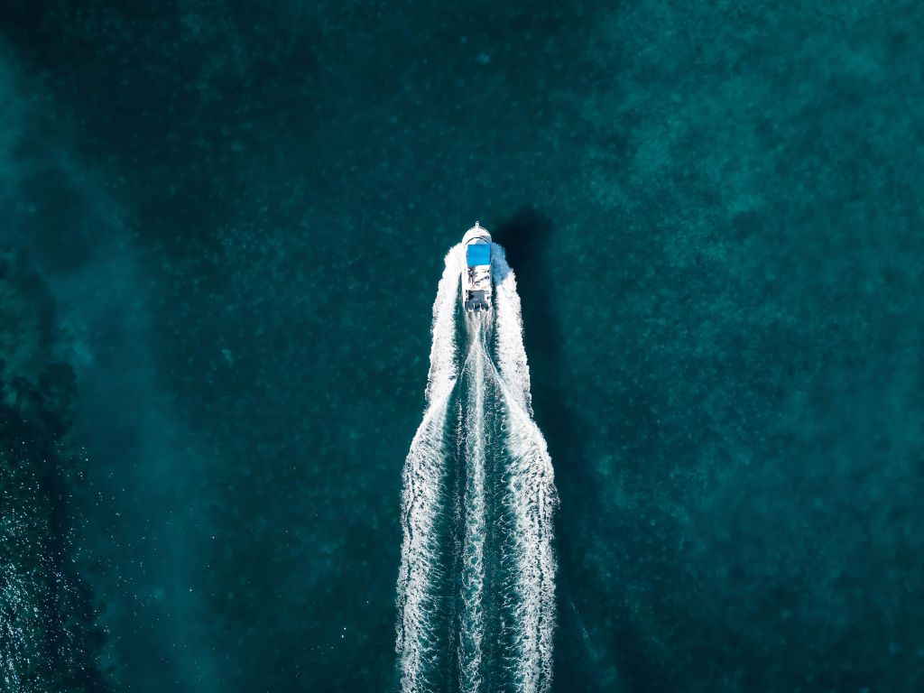 Bateau dans la mer des Caraïbes