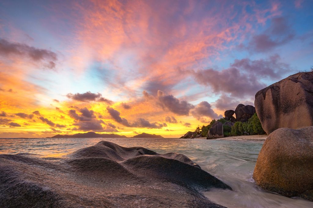 Coucher de soleil sur une plage tropicale