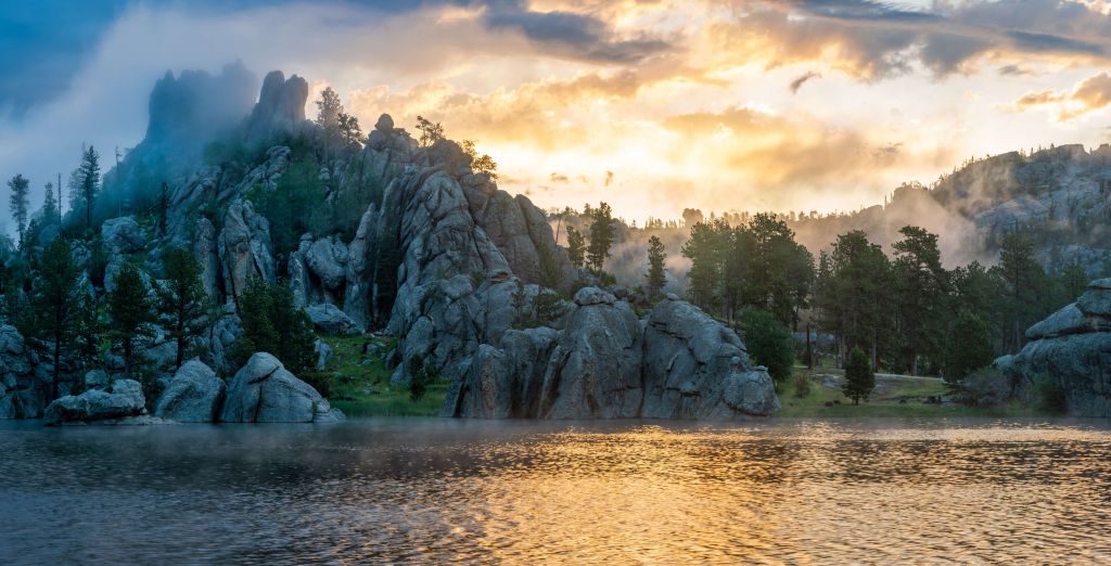 Lever de soleil sur un lac