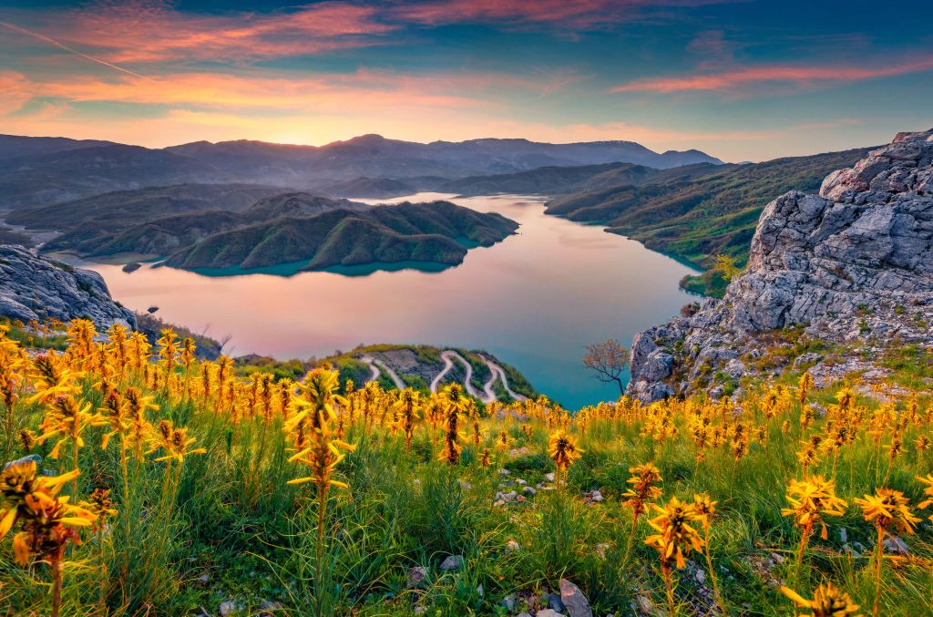 Lever de soleil sur le lac Bovilla