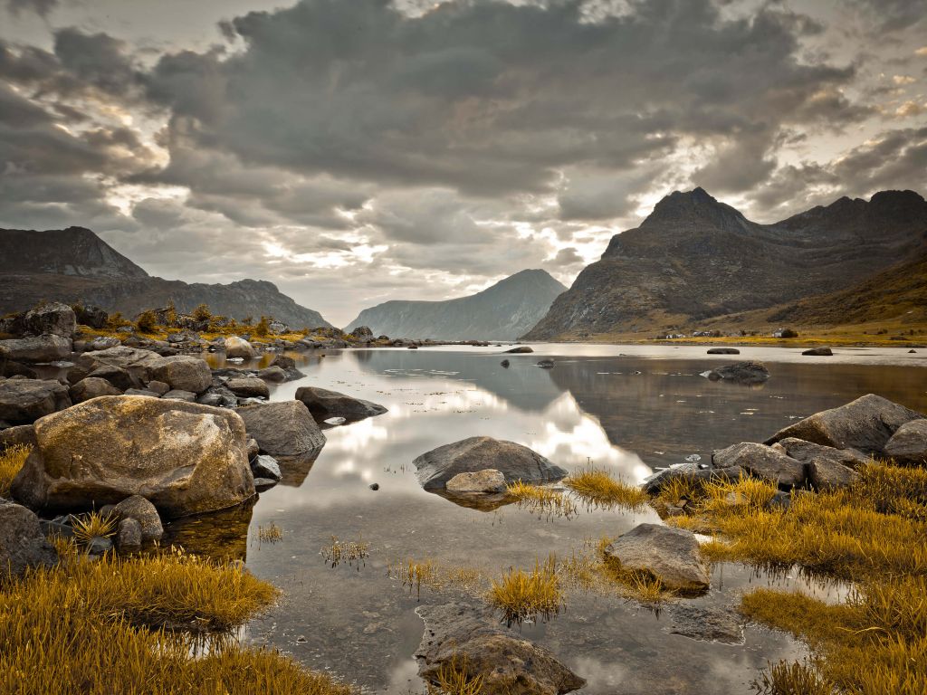 Les îles Lofoten dans les nuages