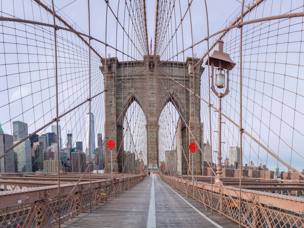 Le pont de New York et nuages