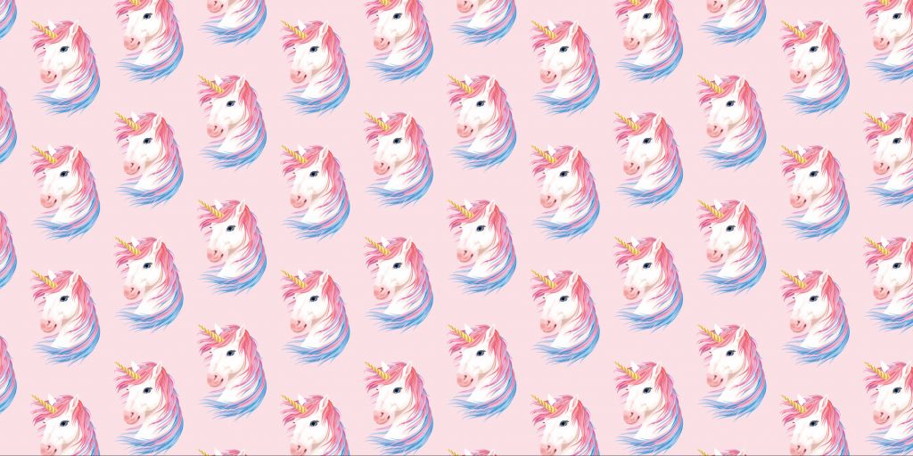 Licorne blanche avec corne dorée