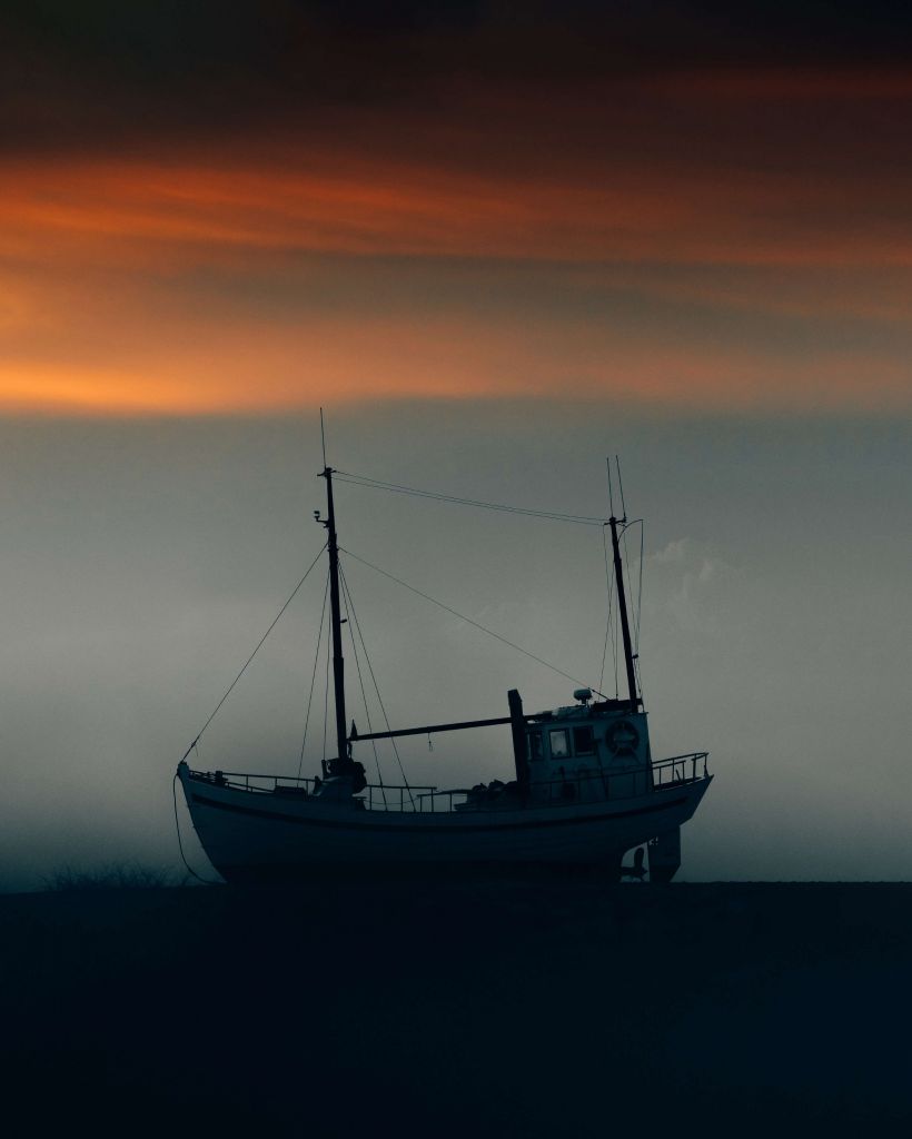 Bateau au coucher du soleil