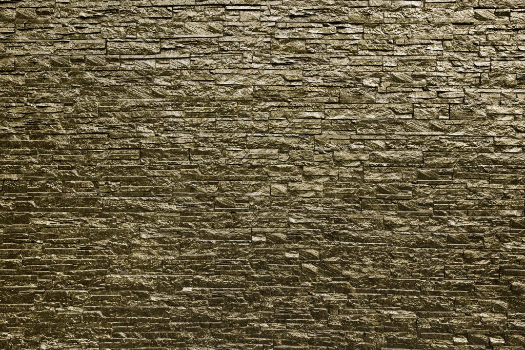 Mur avec des pierres dorées