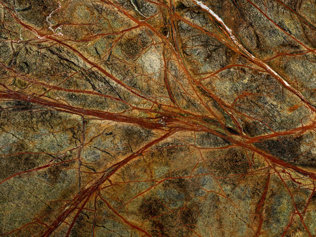 Marbre vert avec des veines colorées