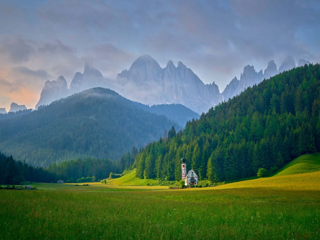 Église dans les montagnes