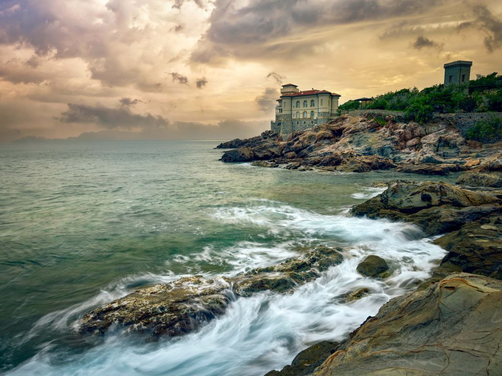 Vieux château sur la côte