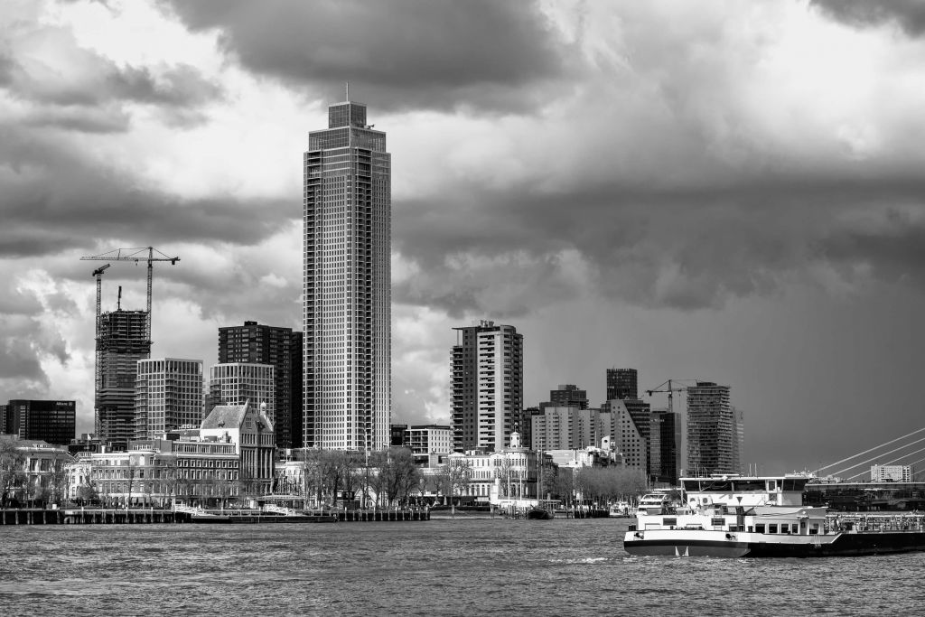 Skyline Rotterdam (Westerkade) depuis Katendrecht (noir et blanc) 