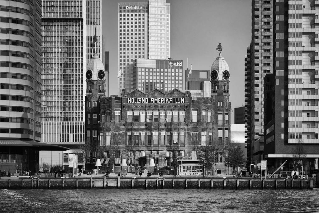 Hôtel New York Rotterdam en noir et blanc