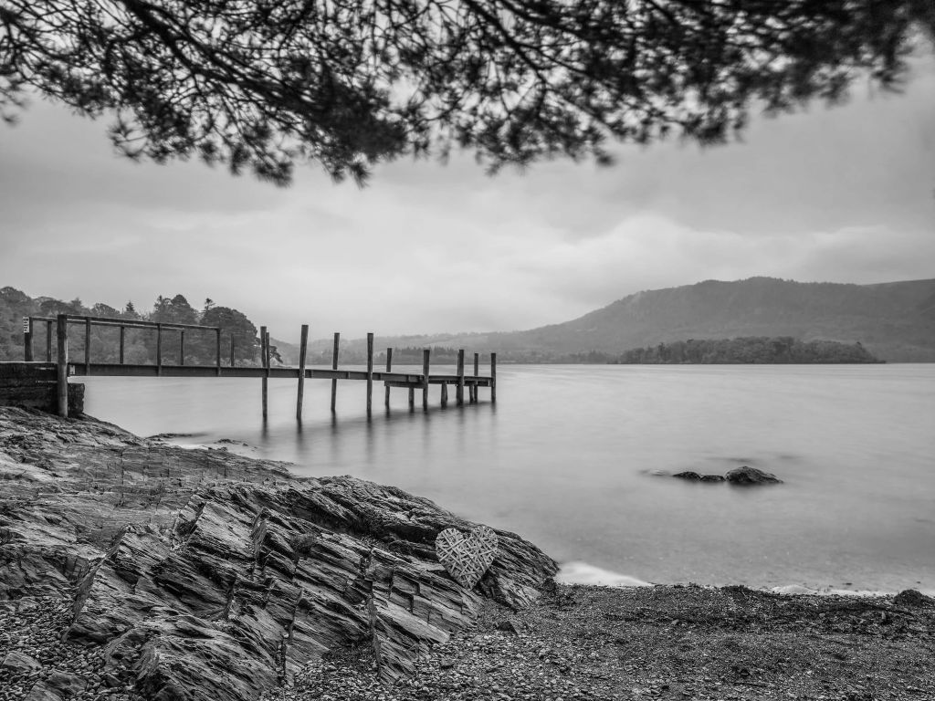 Jetée dans un lac