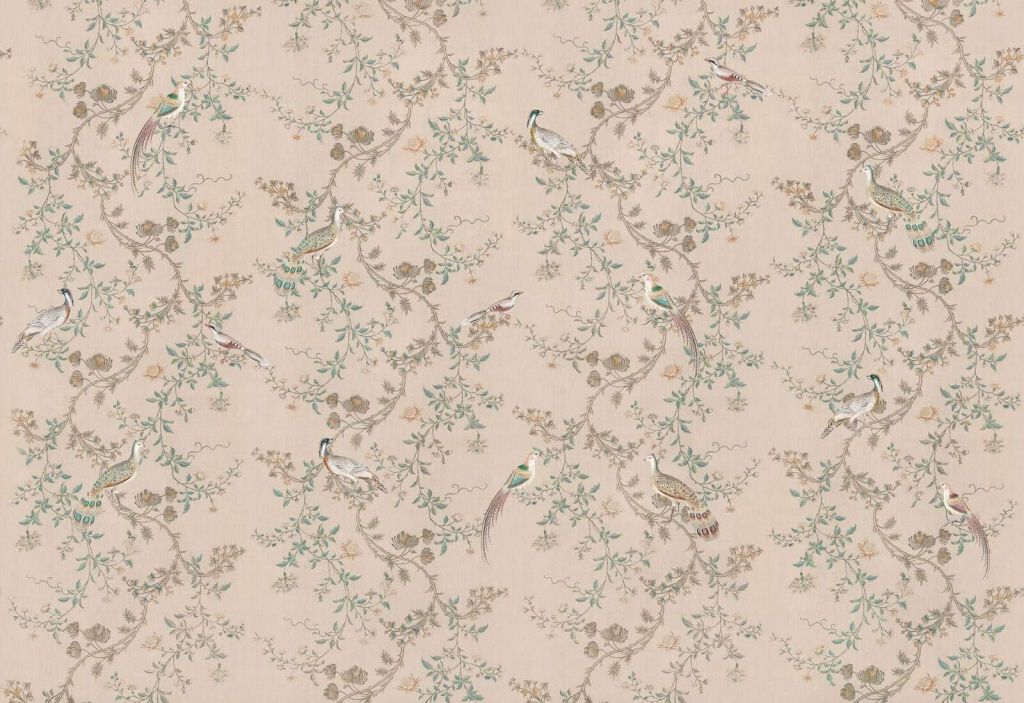 Faisans parmi les vignes en fleurs