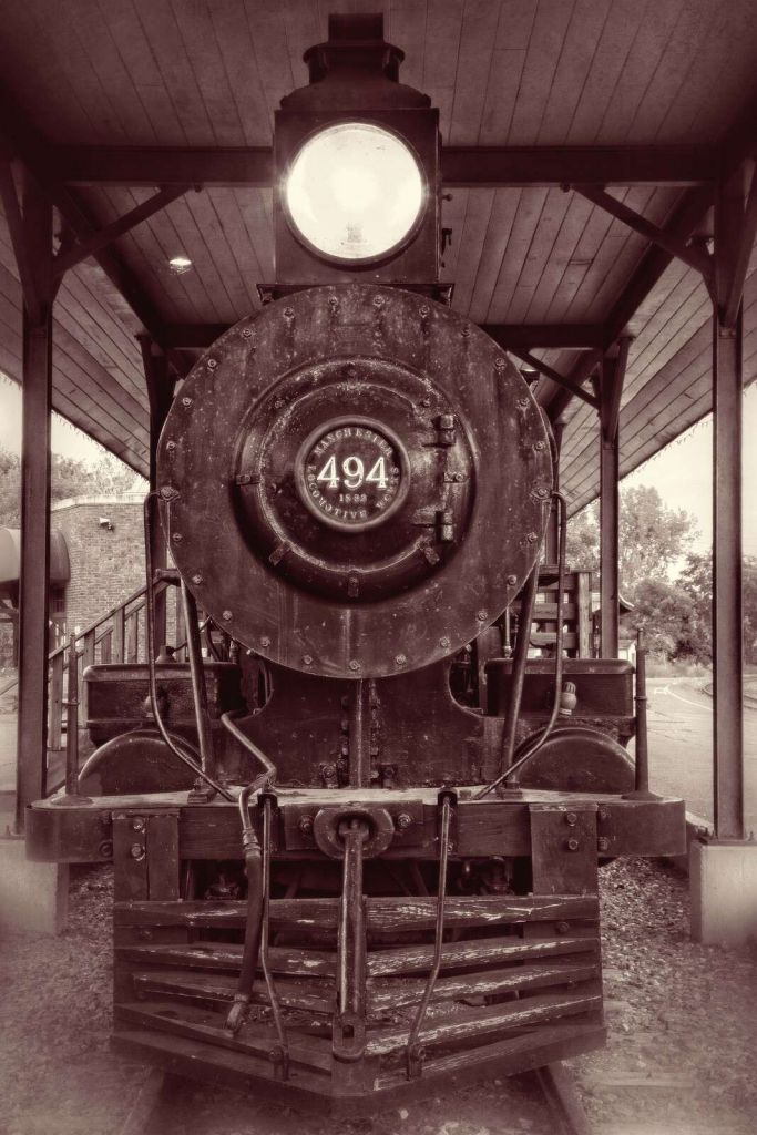 Locomotive à vapeur sous le quai