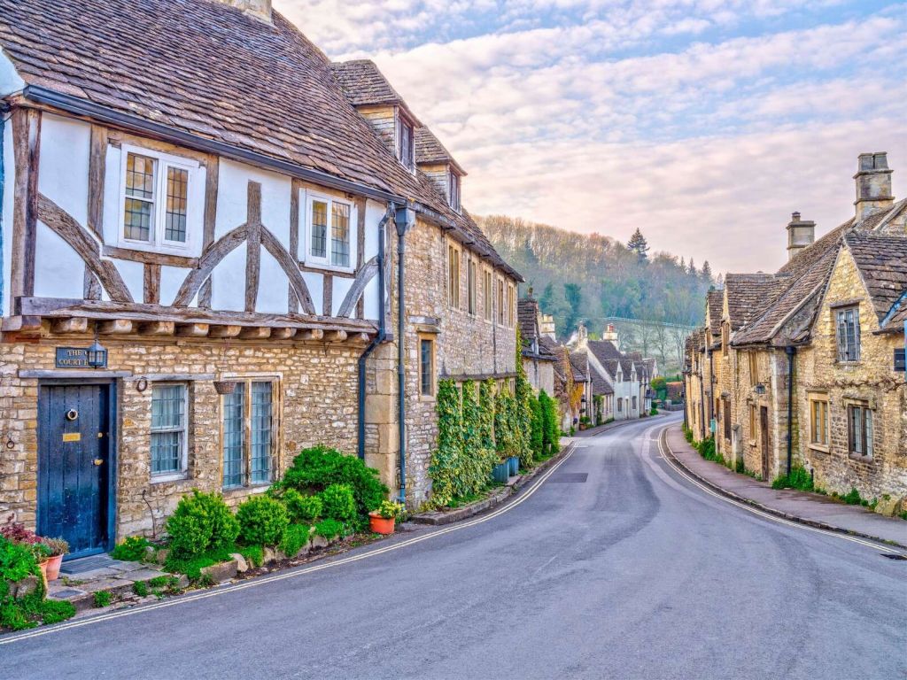 Village rural avec des maisons en pierre