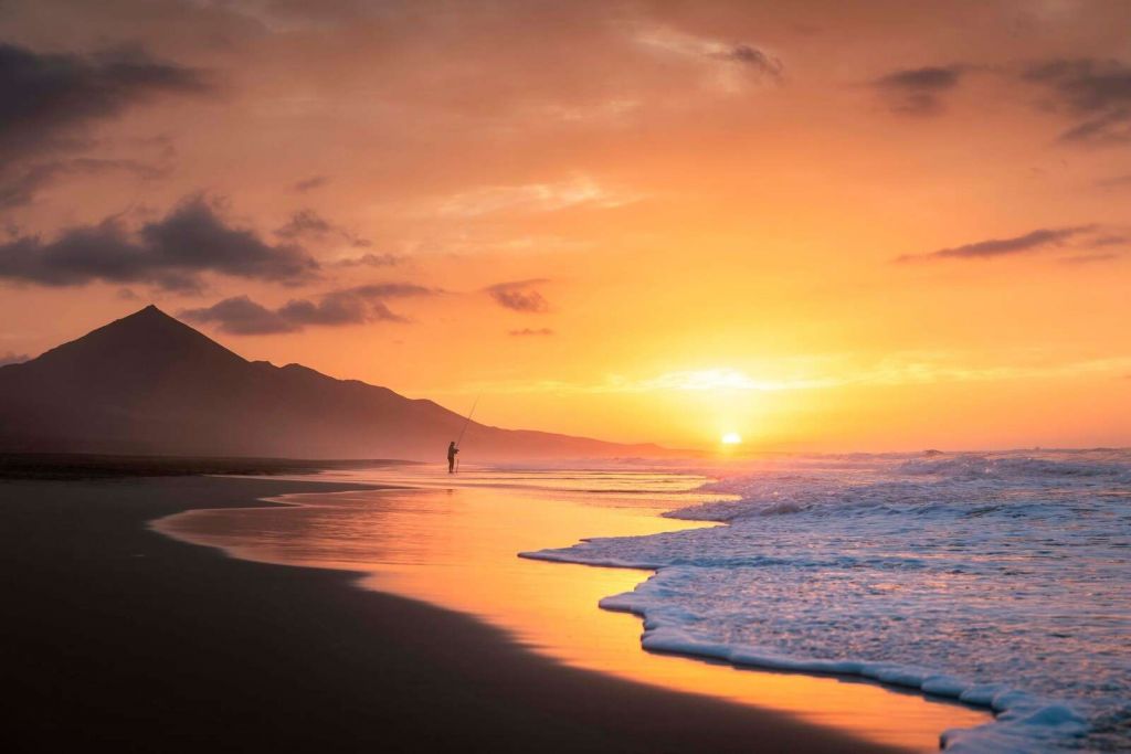 Plage de p√™cheurs au coucher du soleil