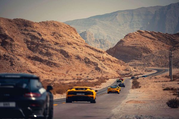 Supercars à travers le désert