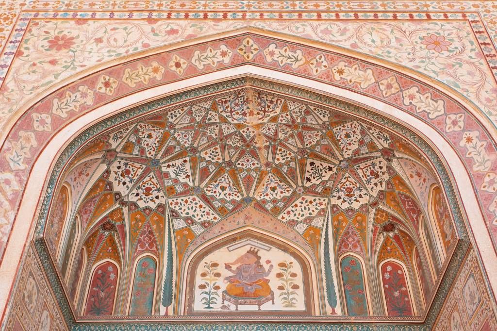 Arche indienne richement peinte main product photo
