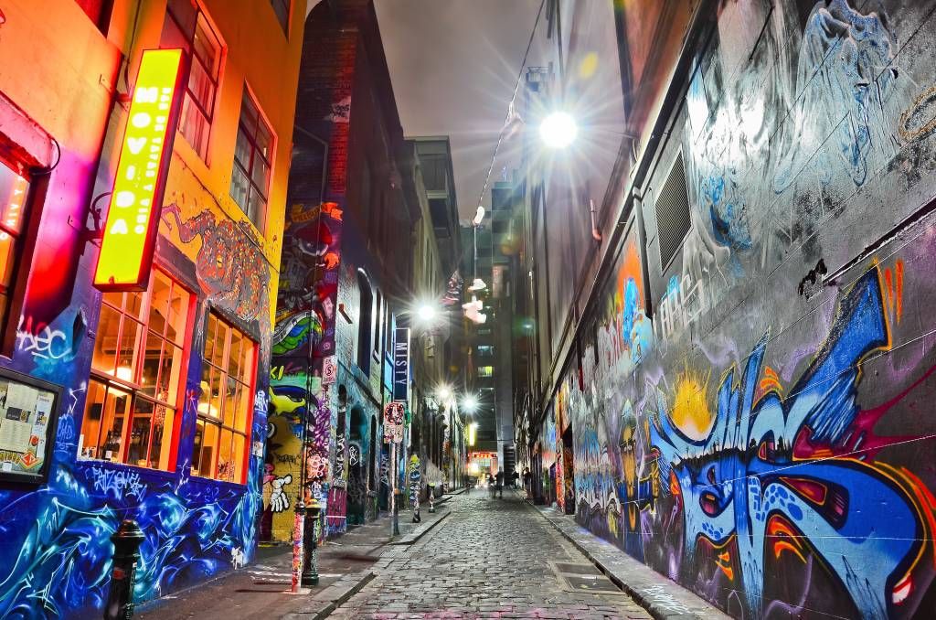 Rue avec graffiti main product photo