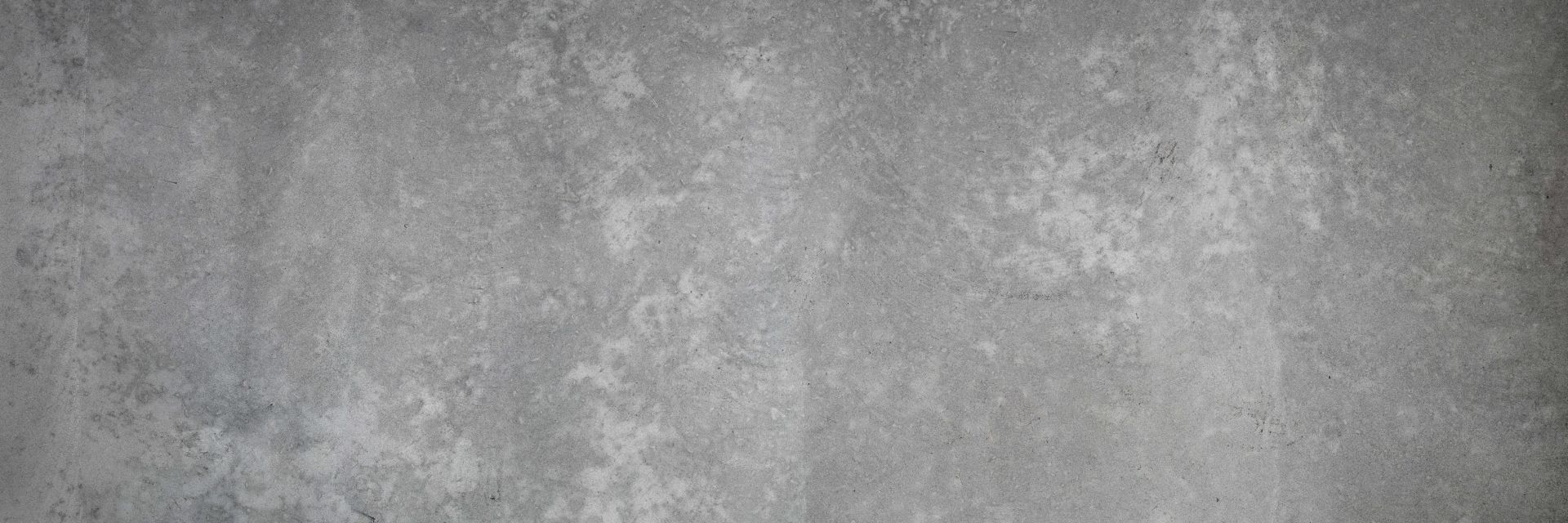 Béton sombre brossé
