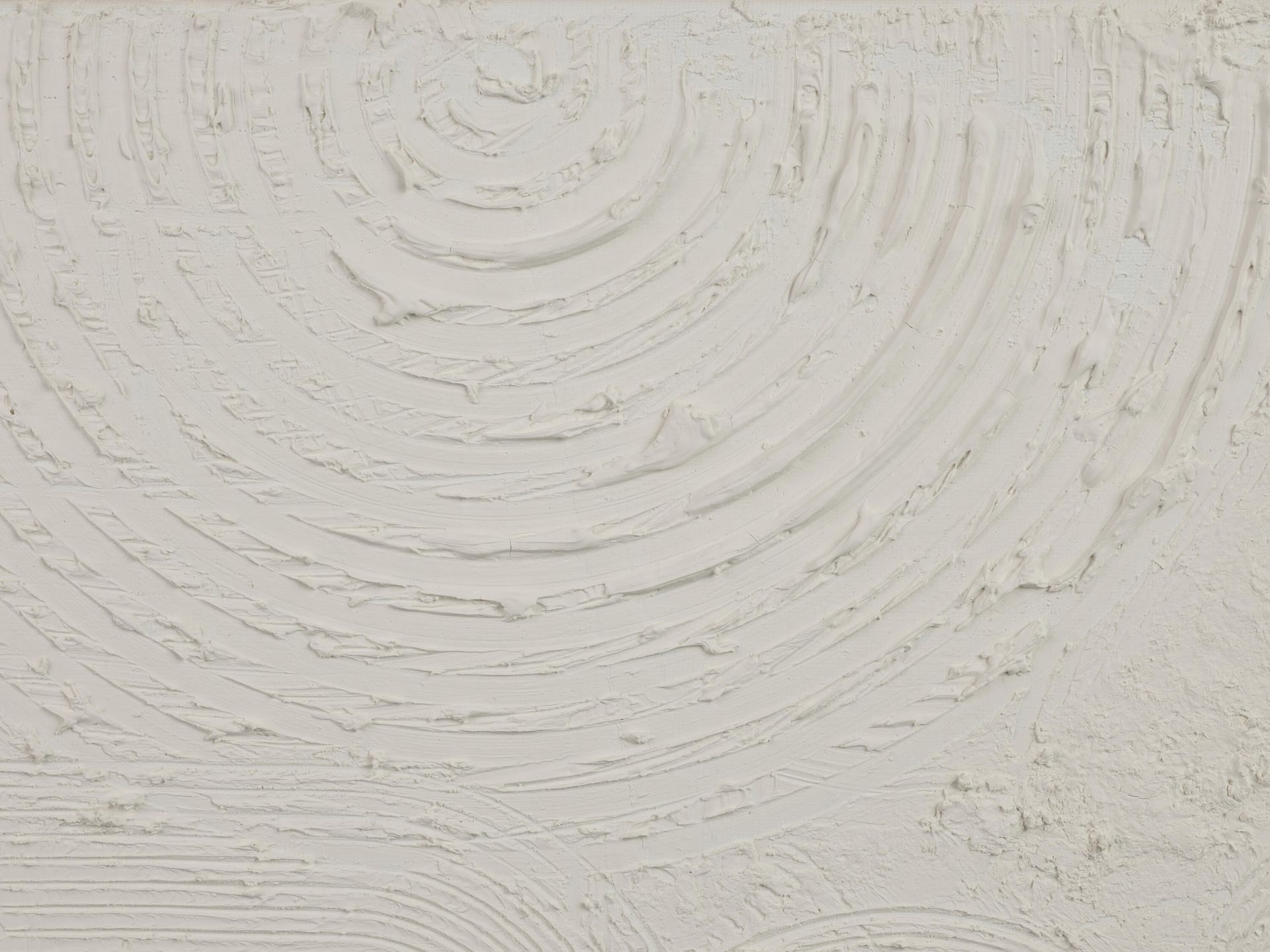 Formes et lignes courbes en blanc cassé