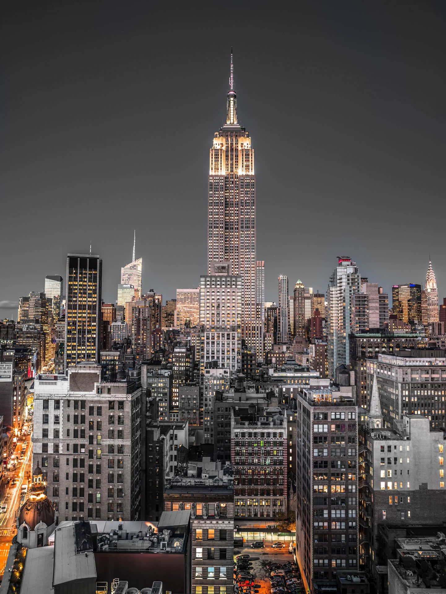 Empire State Building en soirée main product photo