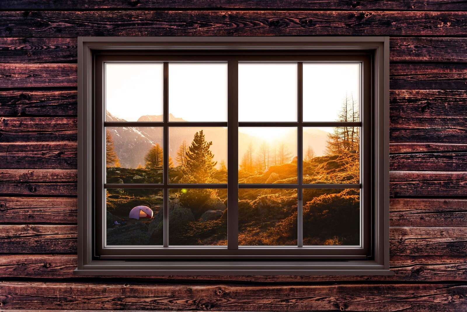 Lever de soleil dans la vallée montagneuse