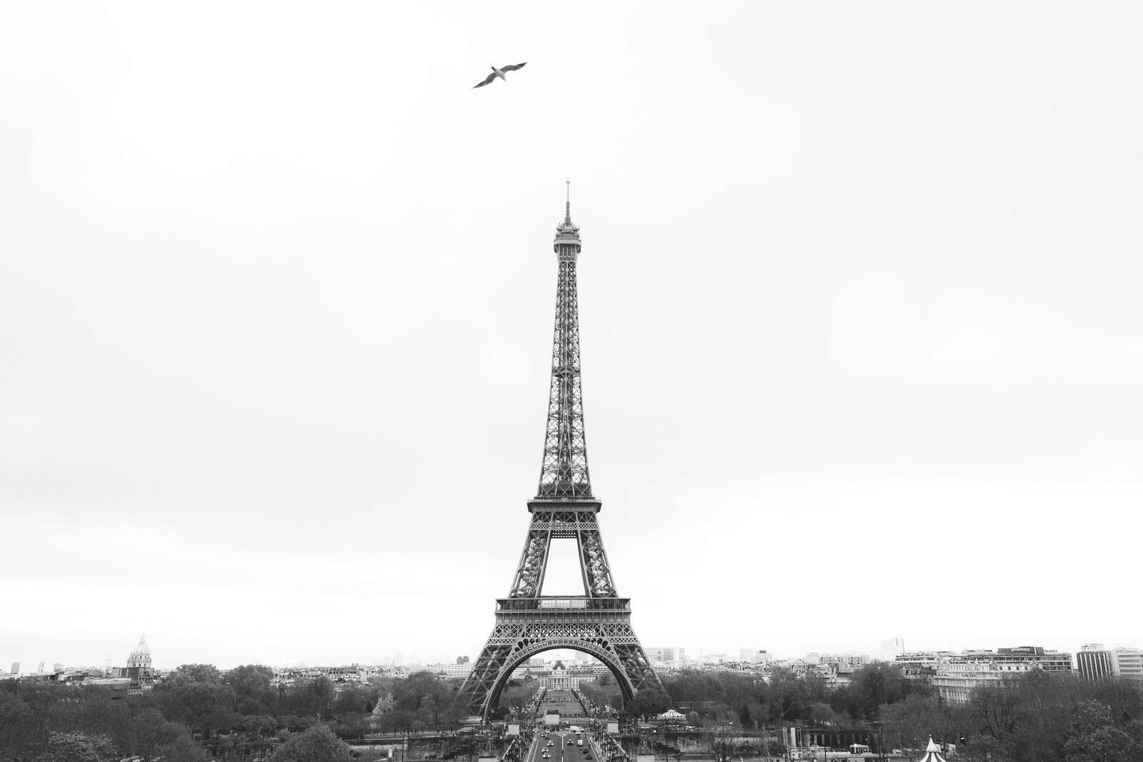 Tour Eiffel Sous le Ciel Parisien